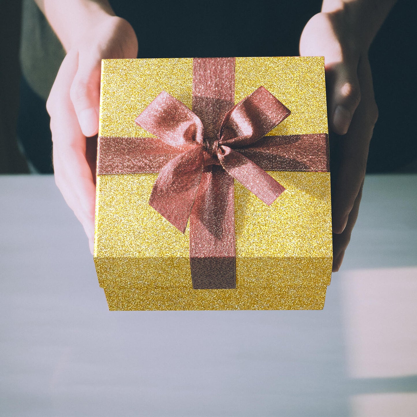 removable-gold-glitter-vinyl-to-diy-gift-box